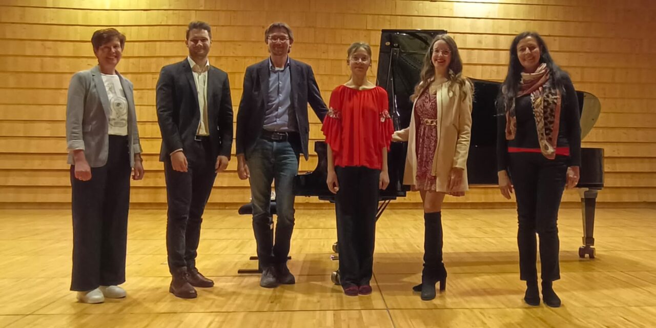Prima la musica 2024: Pianistin Rebeka Florina Schöffmann gewinnt 1. Preis mit Auszeichnung